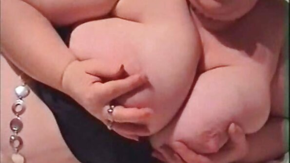 نوزادان روغنی با هم انگشت می گذارند داستان های سکسی با مادرزن و لیس می زنند