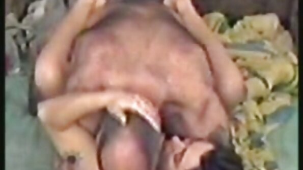 ماساژور یک هنرمند ارگاسم است که از خروس خود لذت می سکس با مادرزن برد